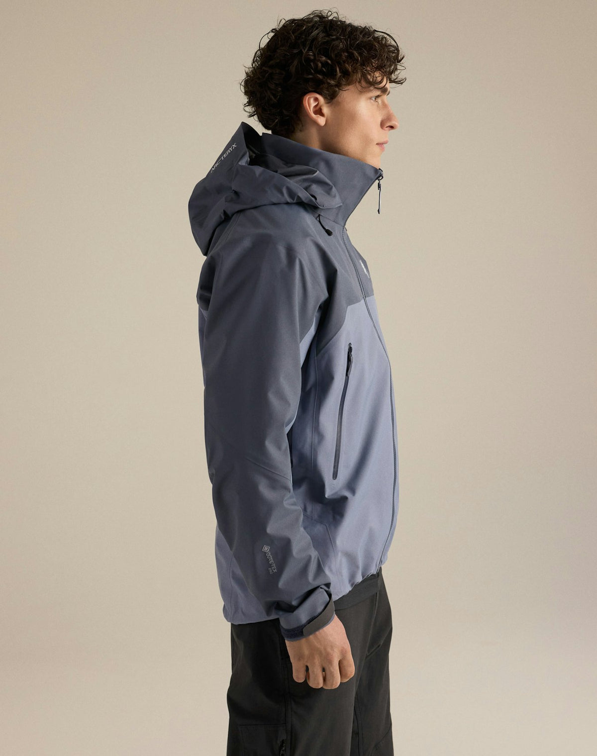 Arc'teryx Beta AR Unisex GORE-TEX PRO Hooded Hardshell Jacket in Two-Tone Blue-Grey