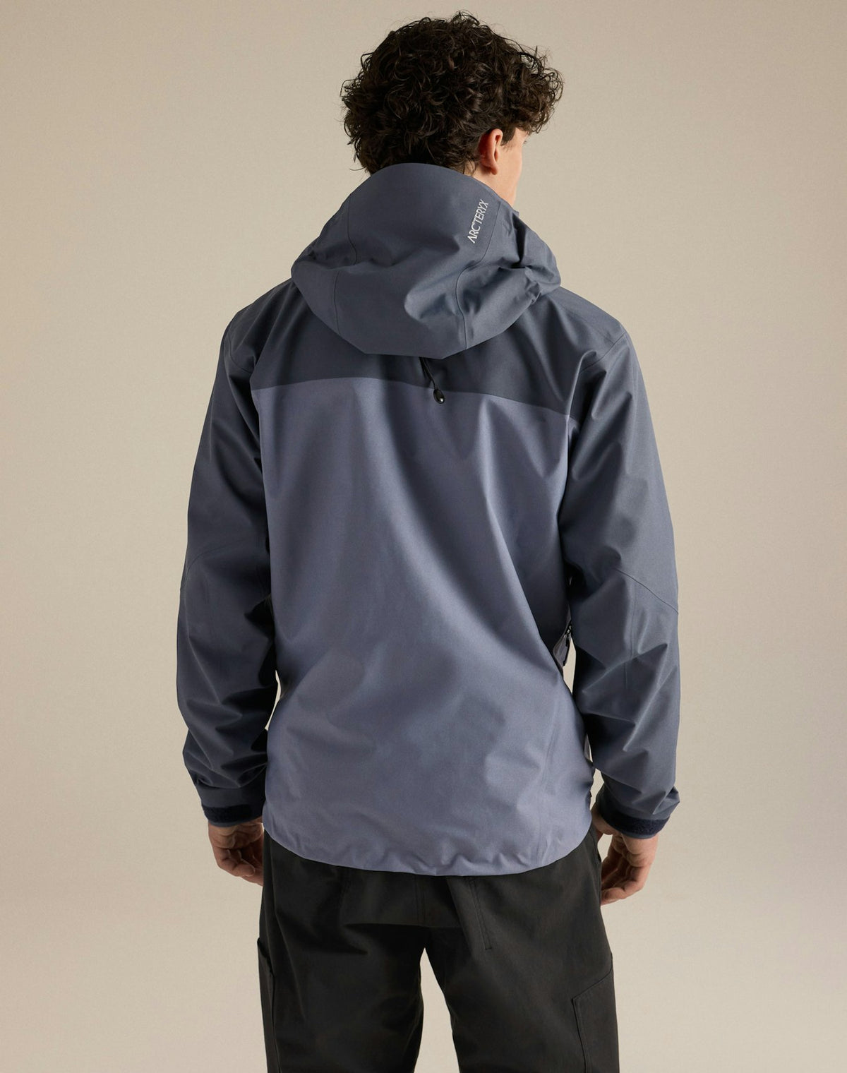 Arc'teryx Beta AR Unisex GORE-TEX PRO Hooded Hardshell Jacket in Two-Tone Blue-Grey